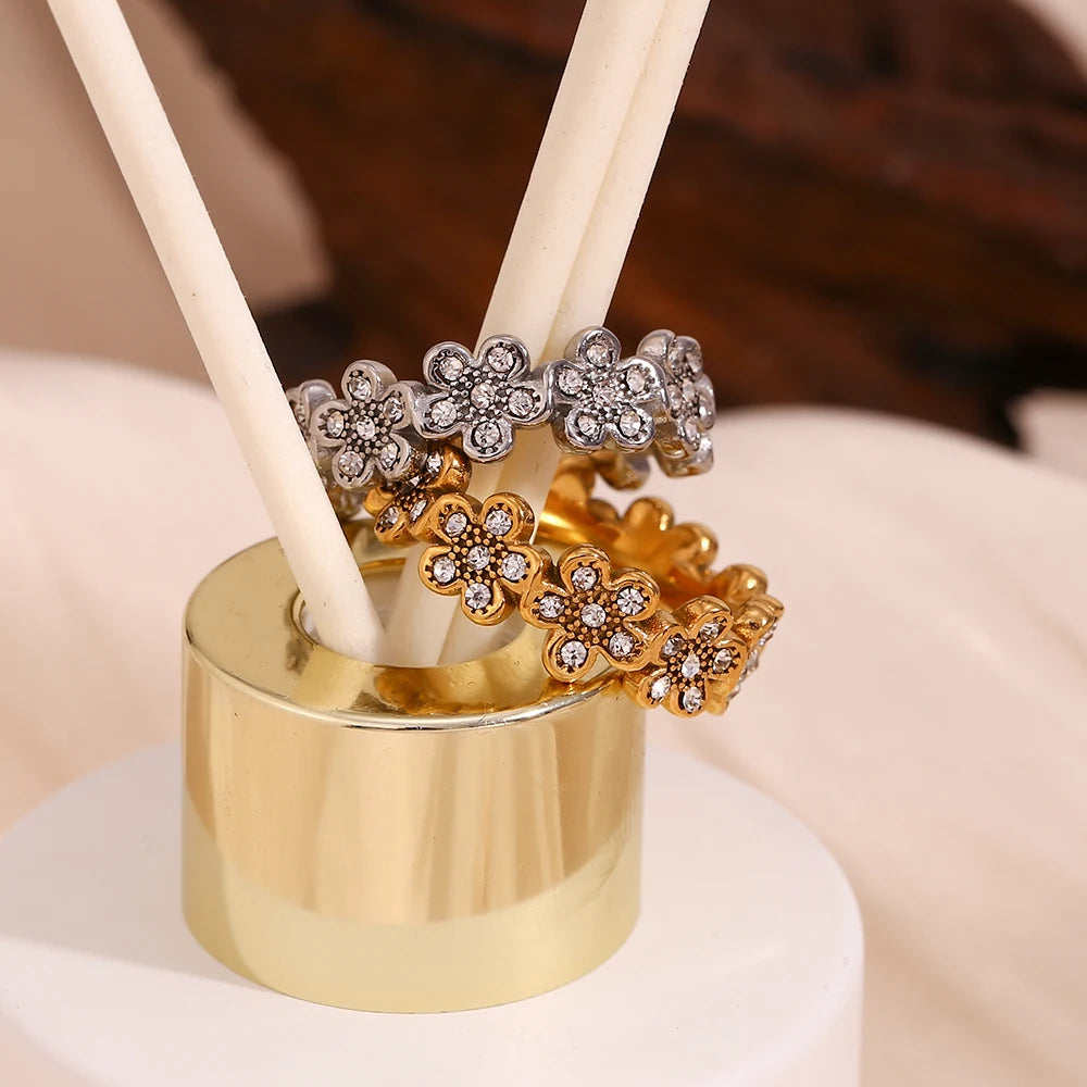 E.B.belle Flower Micro Inlaid Small Daisy Ring Tarnish Free 316L Stainless Steel Jewelry 18K Gold Plated Decoration