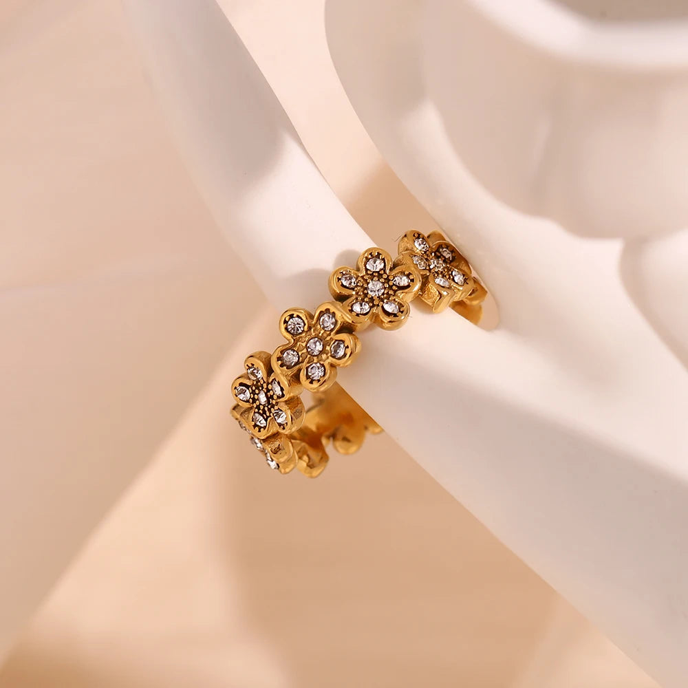E.B.belle Flower Micro Inlaid Small Daisy Ring Tarnish Free 316L Stainless Steel Jewelry 18K Gold Plated Decoration