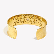 E.B.belle Wide Facted Hammer Pattern Multi Size Pearl Cuff Bracelet 18K Gold Plated Elegant Style Chic Jewelry Acccessories